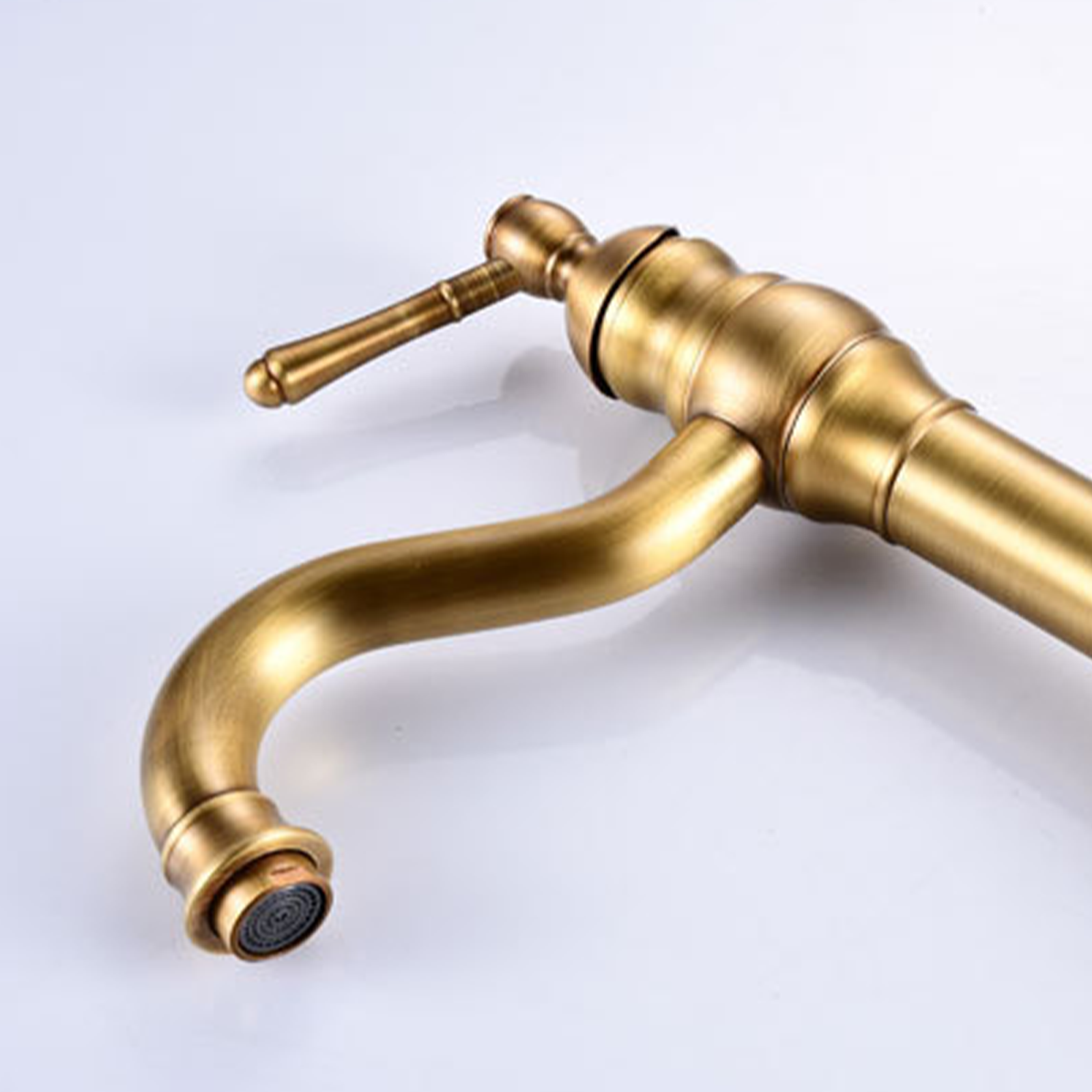 Traditional Deck Mounted Cold and Hot Tap_Gold